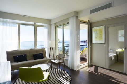 Junior Suite, 1 King Bed, Balcony, Sea View | Living area | 32-inch flat-screen TV with satellite channels, TV