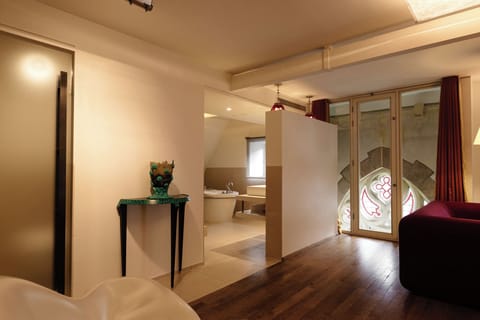 Kruisherensuite | Premium bedding, memory foam beds, in-room safe, individually decorated