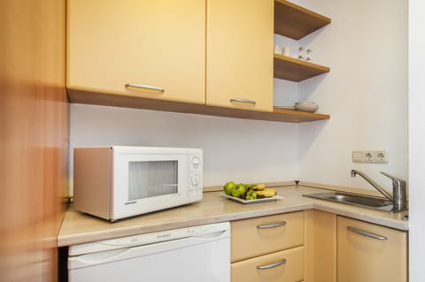 Standard Triple Room | Private kitchenette | Fridge, microwave