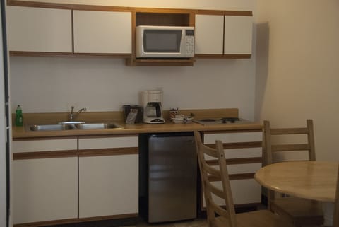 Comfort Studio, 2 Queen Beds, Mountain View, Mountainside (Not Pet Friendly) | Private kitchenette | Fridge, microwave, stovetop, coffee/tea maker