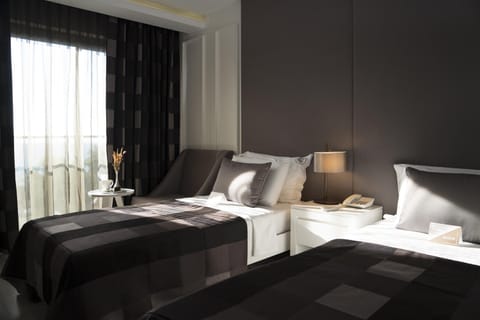 Frette Italian sheets, premium bedding, down comforters, minibar