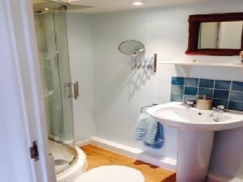 Twin Room, Ensuite | Bathroom