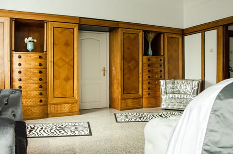 Deluxe Suite, 1 Bedroom, Jetted Tub (Platin Suite) | 1 bedroom, premium bedding, minibar, individually decorated