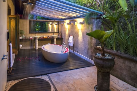 Two bedroom Vila Tirta Naga | Bathroom shower