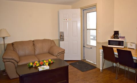 Standard Double Room, 2 Bedrooms, Non Smoking | Living area | Flat-screen TV