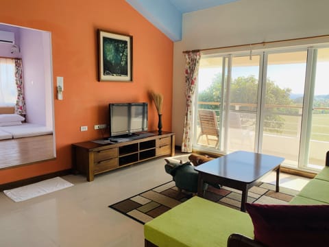 Family Room, 2 Bedrooms, Ocean View (A1-1 double bed and 4 Japanese futons) | Living room | LCD TV, DVD player