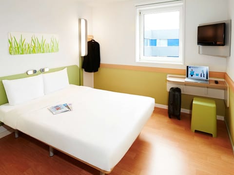 Double Room | Premium bedding, desk, free cribs/infant beds, free WiFi