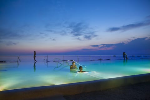3 outdoor pools