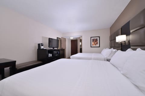 Room, 1 Queen Bed, Accessible, Non Smoking (Roll-in Shower) | In-room safe, individually furnished, desk, laptop workspace