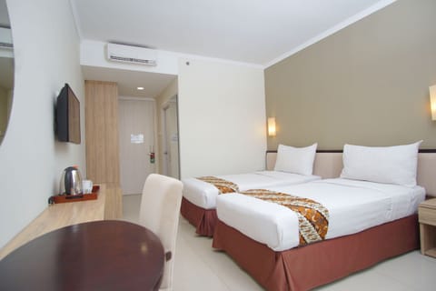 Deluxe Room, 1 Bedroom | Desk, iron/ironing board, free WiFi, bed sheets
