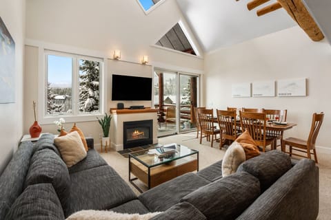 Living room: Gas fireplace, Smart TV, deck access