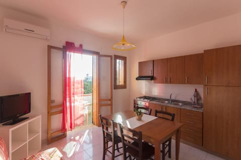 Apartment, Balcony (Bilocal) | Private kitchen | Full-size fridge, oven, stovetop, cookware/dishes/utensils