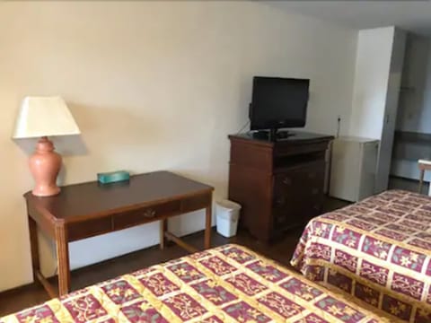 Standard Room, 2 Double Beds | Desk, free WiFi
