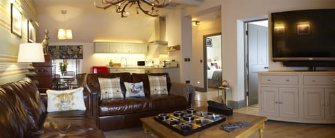 Apartment, Ensuite (The Yew Tree) | Living area