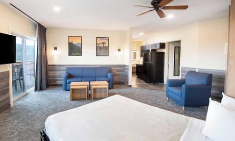 In-room safe, iron/ironing board, bed sheets