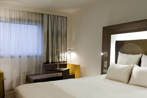 Executive Room, 1 Double Bed, View (Paris View) | In-room safe, desk, blackout drapes, soundproofing