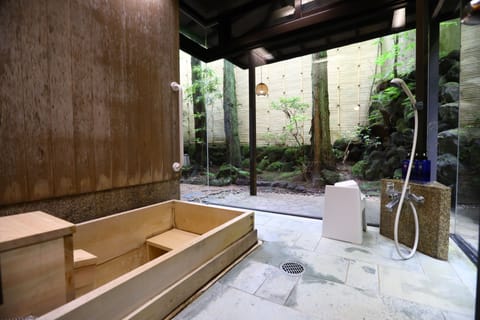 (Executive Suite) Hikarugenji - Japanese Room (Non-Smoking) | Bathroom | Separate tub and shower, free toiletries, hair dryer, bathrobes