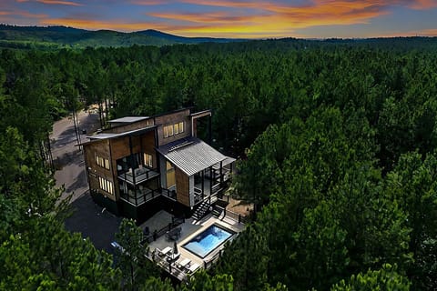 Breathtaking view of the cabin that has it all!