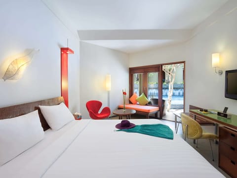 Deluxe Room, 1 Double Bed | In-room safe, desk, free WiFi, bed sheets
