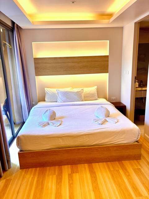 Condo, 1 Bedroom, Smoking, Balcony | 1 bedroom