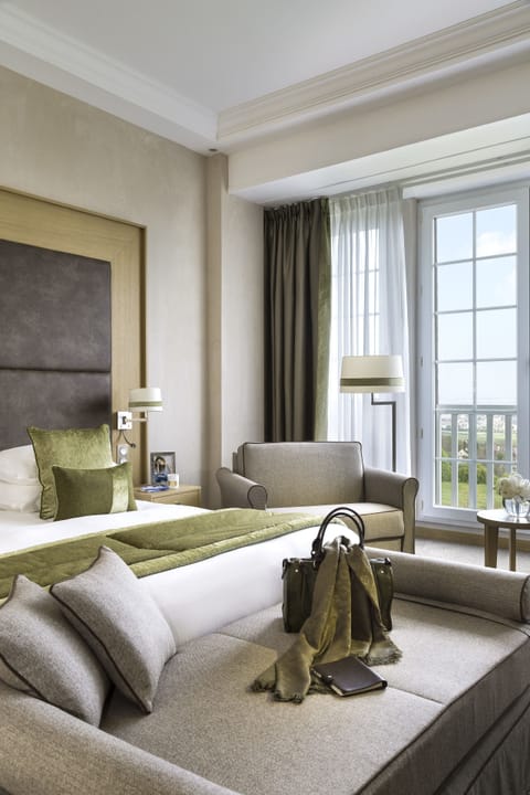 Executive Room, Sea View | Premium bedding, minibar, in-room safe, desk