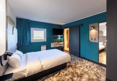 Double Room, Accessible, Non Smoking | Premium bedding, in-room safe, desk, blackout drapes