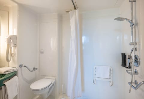 Double Room, Accessible, Non Smoking | Bathroom | Shower, free toiletries, hair dryer, towels