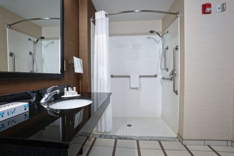 Studio, 1 King Bed | Bathroom | Combined shower/tub, hair dryer, towels