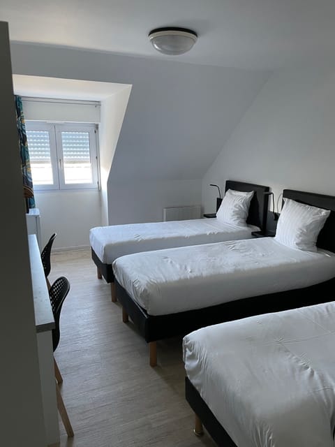 Comfort Triple Room | Desk, soundproofing, iron/ironing board, free WiFi