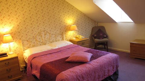 Standard Double Room, 1 Double Bed, Private Bathroom | Desk, iron/ironing board, free WiFi, bed sheets