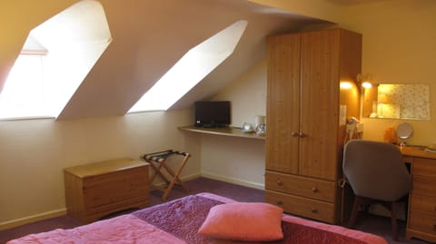 Standard Double Room, 1 Double Bed, Private Bathroom | Desk, iron/ironing board, free WiFi, bed sheets