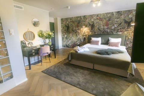 Honeymoon Suite, 1 King Bed, Garden View | In-room safe, desk, laptop workspace, iron/ironing board