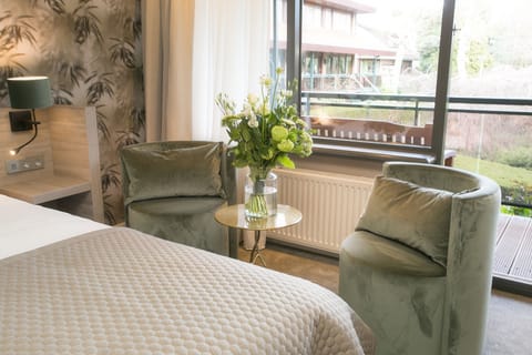 In-room safe, desk, laptop workspace, iron/ironing board