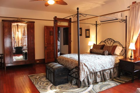 Deluxe Room, Private Bathroom | Premium bedding, individually decorated, individually furnished