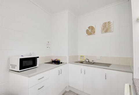  One Bedroom Apartment | Private kitchenette | Fridge, coffee/tea maker, electric kettle