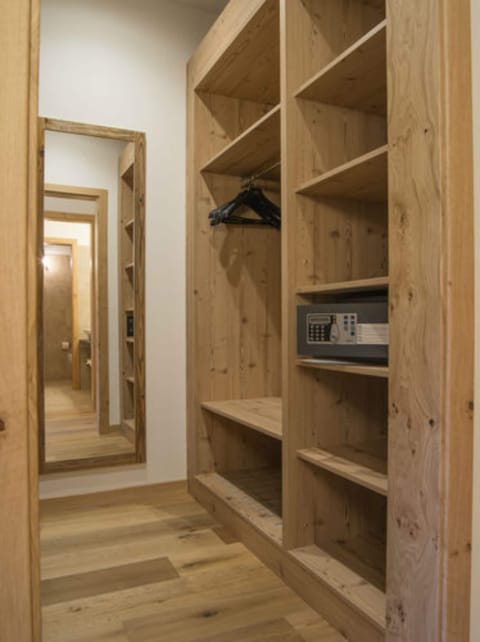 Junior Suite | Minibar, in-room safe, iron/ironing board, free WiFi