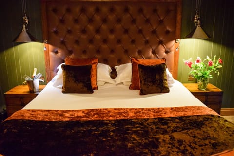 Suite, Balcony | Individually decorated, individually furnished, desk, laptop workspace