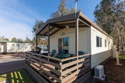 Superior Cabin | 1 bedroom, iron/ironing board, free WiFi, bed sheets