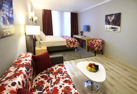 Deluxe Junior Suite | Premium bedding, minibar, in-room safe, individually furnished