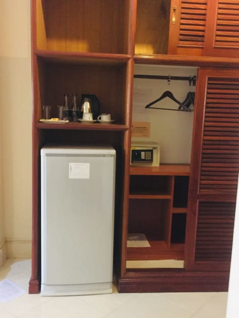 Family Room | Minibar, in-room safe, desk, free WiFi