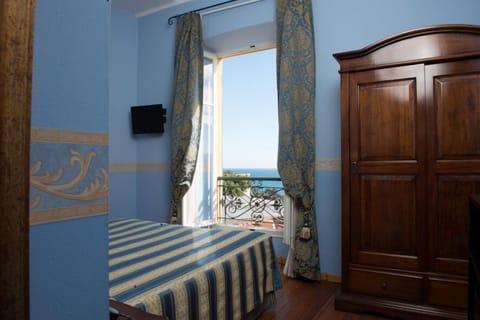 Double Room, Sea View | Egyptian cotton sheets, premium bedding, minibar, in-room safe