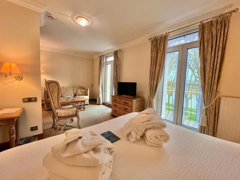 Executive Double Room, 1 Bedroom, Private Bathroom, River View | Premium bedding, in-room safe, individually decorated, desk