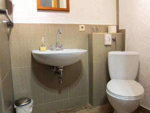 Basic Room, 1 Double Bed | Minibar, in-room safe, desk, laptop workspace