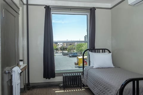 Hostel Room Twin Bed w/Shared Bathroom in Hallway | 1 bedroom, blackout drapes, iron/ironing board, free WiFi