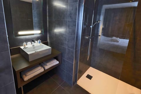 Premium bedding, in-room safe, individually furnished, desk