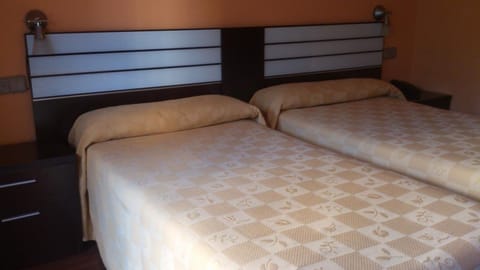 Double or Twin Room | Desk, free WiFi, bed sheets