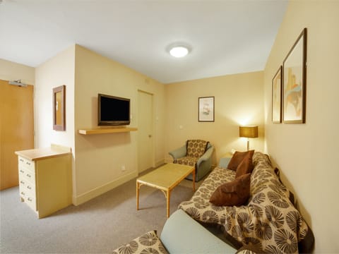 Deluxe Quadruple Room | 1 bedroom, desk, iron/ironing board, free cribs/infant beds