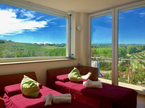 Executive Suite, Multiple Bedrooms, Accessible, Vineyard View (Dolcetto) | 1 bedroom, premium bedding, memory foam beds, minibar