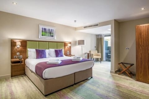 Standard Double or Twin Room | Premium bedding, in-room safe, iron/ironing board, free WiFi