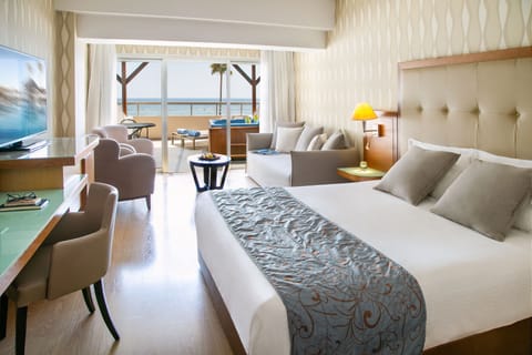 Deluxe Terrace Suite Sea View with Outdoor Whirlpool | In-room safe, desk, free WiFi, bed sheets